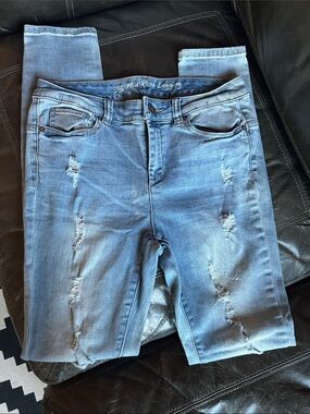 Victoria's Secret Light Blue Distressed Mid-Rise Jeggings